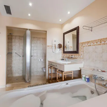 Penthouse With Jacuzzi By Costarentals - Ref 244 フエンヒロラ